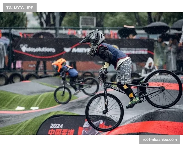 中国泵道自行车联赛自贡站开赛,七条独立泵道线路考验选手极限操控 中国泵道自行车联赛自贡站开赛,七条独立泵道线路考验选手极限操控